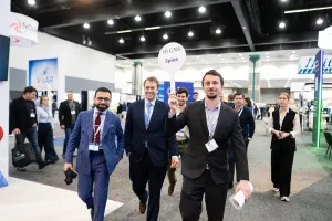 An image of the spine crossroads of innovation group exploring the exhibit hall together